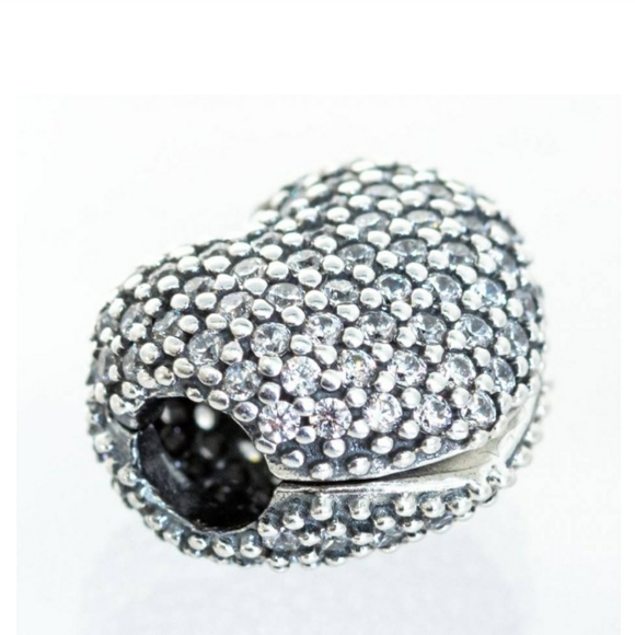 Pandora - Picture 3 of 6